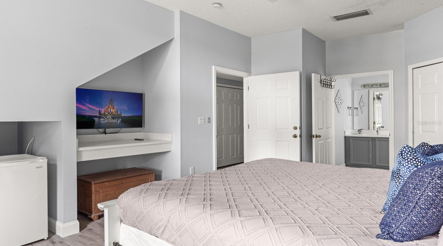 Primary Bedroom - Master suite