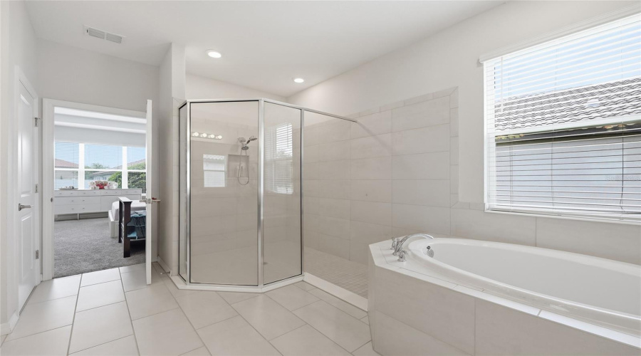 KISSIMMEE, Florida 34746, 4 Bedrooms Bedrooms, ,4 BathroomsBathrooms,Residential,For Sale,BOWFIN,0,MFRO6425046