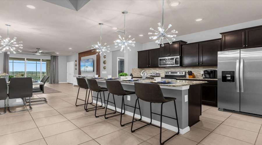 DAVENPORT, Florida 33897, 7 Bedrooms Bedrooms, ,5 BathroomsBathrooms,Residential,For Sale,SUMMER,0,MFRO6425539