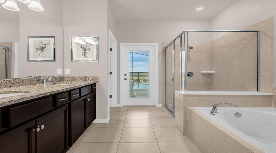 DAVENPORT, Florida 33897, 7 Bedrooms Bedrooms, ,5 BathroomsBathrooms,Residential,For Sale,SUMMER,0,MFRO6425539