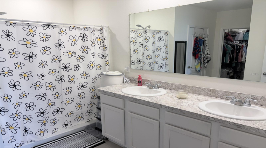 DAVENPORT, Florida 33897, 4 Bedrooms Bedrooms, ,2 BathroomsBathrooms,Residential,For Sale,IGUANA,0,MFRS5153259