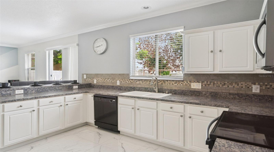 DAVENPORT, Florida 33896, 4 Bedrooms Bedrooms, ,2 BathroomsBathrooms,Residential,For Sale,ROSSELLI,0,MFRO6418993
