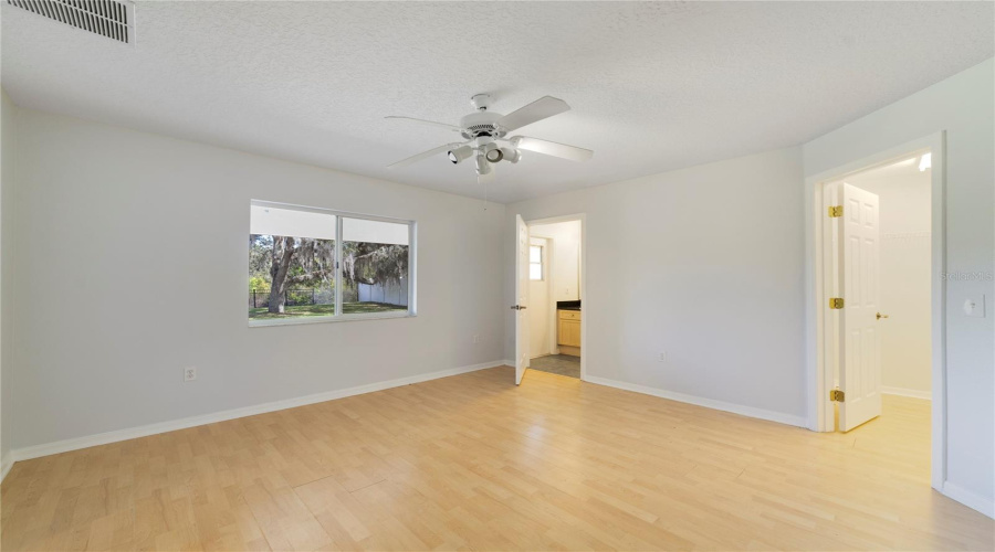 DAVENPORT, Florida 33896, 3 Bedrooms Bedrooms, ,2 BathroomsBathrooms,Residential,For Sale,PARADISE WOODS,0,MFRO6387989