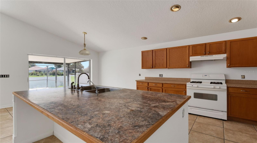 DAVENPORT, Florida 33897, 3 Bedrooms Bedrooms, ,2 BathroomsBathrooms,Residential,For Sale,BERWICK DR,0,MFRS5153846