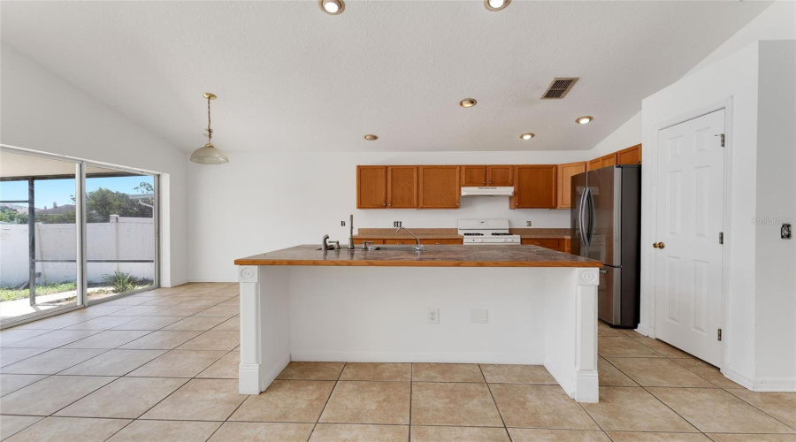 DAVENPORT, Florida 33897, 3 Bedrooms Bedrooms, ,2 BathroomsBathrooms,Residential,For Sale,BERWICK DR,0,MFRS5153846