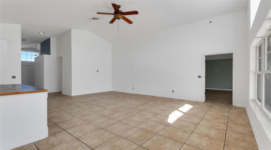 DAVENPORT, Florida 33897, 3 Bedrooms Bedrooms, ,2 BathroomsBathrooms,Residential,For Sale,BERWICK DR,0,MFRS5153846
