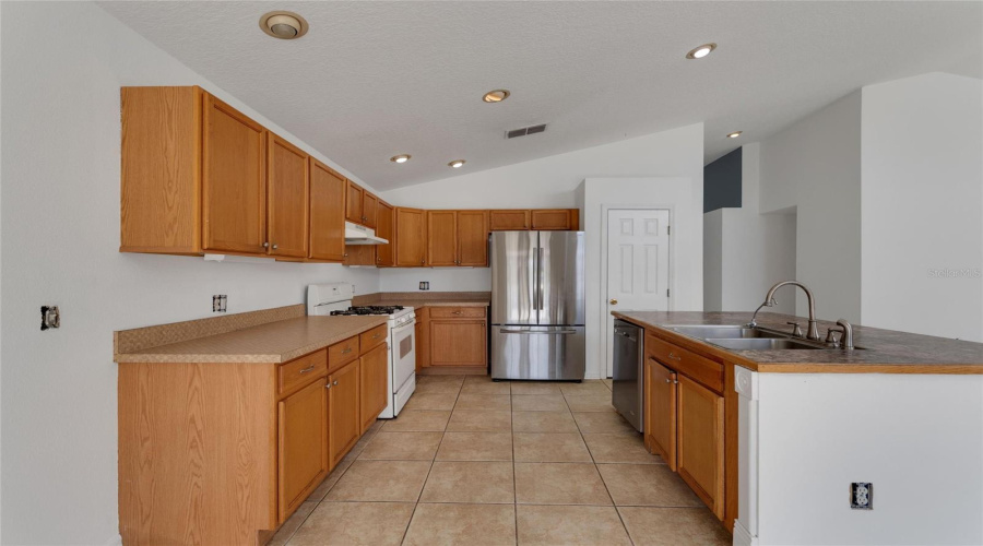 DAVENPORT, Florida 33897, 3 Bedrooms Bedrooms, ,2 BathroomsBathrooms,Residential,For Sale,BERWICK DR,0,MFRS5153846