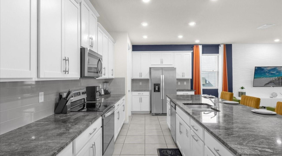 KISSIMMEE, Florida 34747, 9 Bedrooms Bedrooms, ,6 BathroomsBathrooms,Residential,For Sale,TROPICAL PALMS,0,MFRO6425706