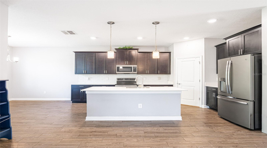 DAVENPORT, Florida 33837, 6 Bedrooms Bedrooms, ,4 BathroomsBathrooms,Residential,For Sale,BRUNSWICK,0,MFRS5153137