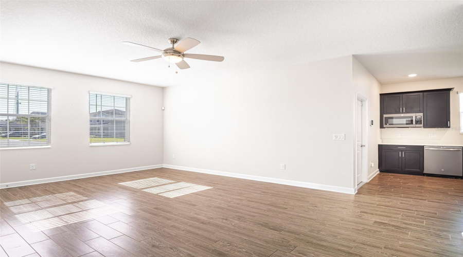 DAVENPORT, Florida 33837, 6 Bedrooms Bedrooms, ,4 BathroomsBathrooms,Residential,For Sale,BRUNSWICK,0,MFRS5153137