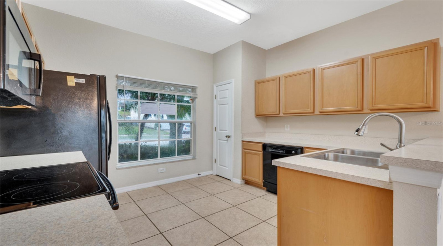 DAVENPORT, Florida 33896, 5 Bedrooms Bedrooms, ,4 BathroomsBathrooms,Residential,For Sale,WINDSOR,0,MFRO6424888
