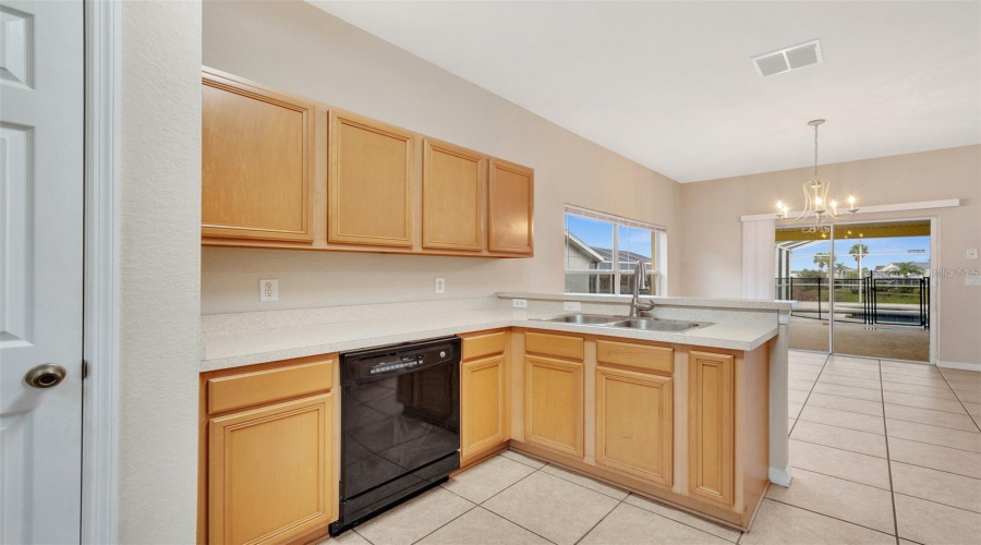DAVENPORT, Florida 33896, 5 Bedrooms Bedrooms, ,4 BathroomsBathrooms,Residential,For Sale,WINDSOR,0,MFRO6424888