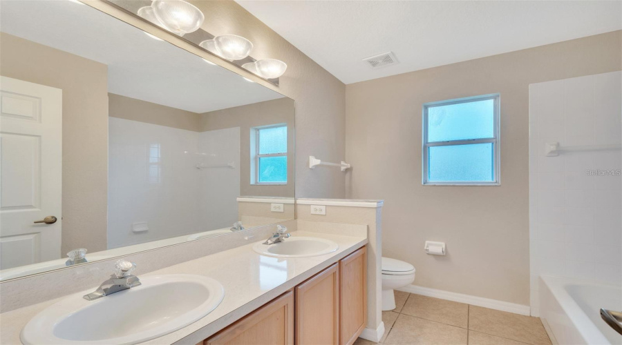 DAVENPORT, Florida 33896, 5 Bedrooms Bedrooms, ,4 BathroomsBathrooms,Residential,For Sale,WINDSOR,0,MFRO6424888