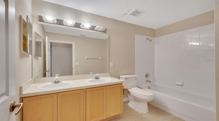 DAVENPORT, Florida 33896, 5 Bedrooms Bedrooms, ,4 BathroomsBathrooms,Residential,For Sale,WINDSOR,0,MFRO6424888