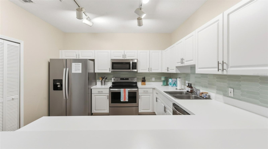 KISSIMMEE, Florida 34747, 3 Bedrooms Bedrooms, ,2 BathroomsBathrooms,Residential,For Sale,SUN LAKE,0,MFRO6425761