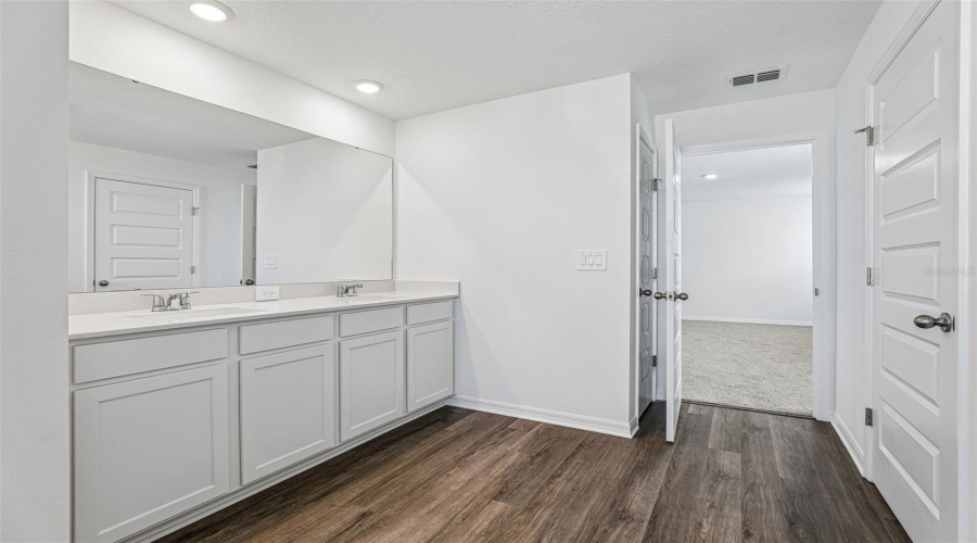 DAVENPORT, Florida 33837, 4 Bedrooms Bedrooms, ,3 BathroomsBathrooms,Residential,For Sale,LIMEKLIN FALLS,0,MFRO6425765