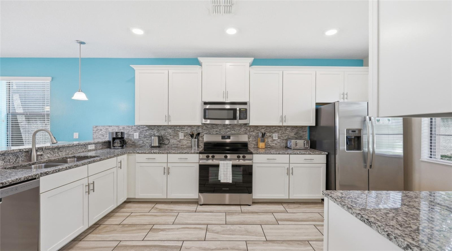 DAVENPORT, Florida 33896, 5 Bedrooms Bedrooms, ,4 BathroomsBathrooms,Residential,For Sale,ROLLING FAIRWAY,0,MFRO6425069