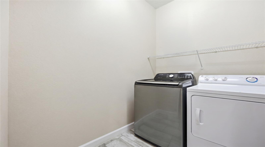 DAVENPORT, Florida 33896, 5 Bedrooms Bedrooms, ,4 BathroomsBathrooms,Residential,For Sale,ROLLING FAIRWAY,0,MFRO6425069