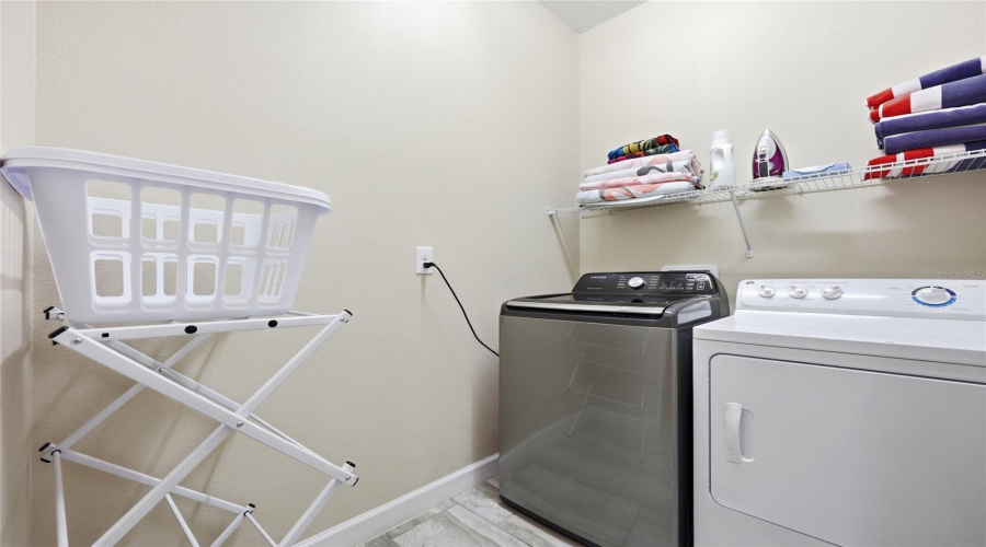 DAVENPORT, Florida 33896, 5 Bedrooms Bedrooms, ,4 BathroomsBathrooms,Residential,For Sale,ROLLING FAIRWAY,0,MFRO6425069