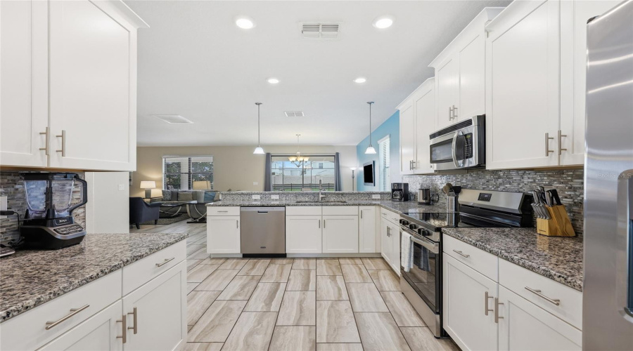 DAVENPORT, Florida 33896, 5 Bedrooms Bedrooms, ,4 BathroomsBathrooms,Residential,For Sale,ROLLING FAIRWAY,0,MFRO6425069