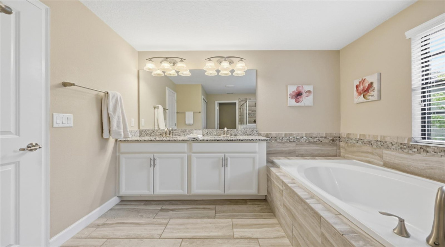DAVENPORT, Florida 33896, 5 Bedrooms Bedrooms, ,4 BathroomsBathrooms,Residential,For Sale,ROLLING FAIRWAY,0,MFRO6425069