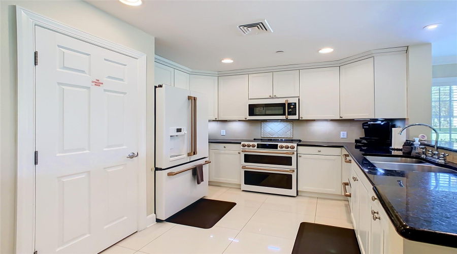 REUNION, Florida 34747, 3 Bedrooms Bedrooms, ,3 BathroomsBathrooms,Residential,For Sale,CENTRE COURT RIDGE,0,MFRO6421990