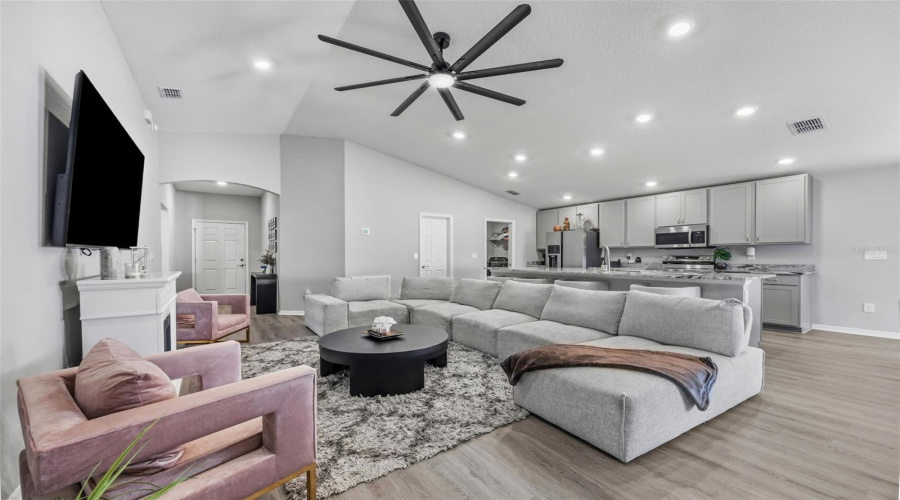 DAVENPORT, Florida 33837, 4 Bedrooms Bedrooms, ,2 BathroomsBathrooms,Residential,For Sale,DESERT ROSE,0,MFRTB8529853