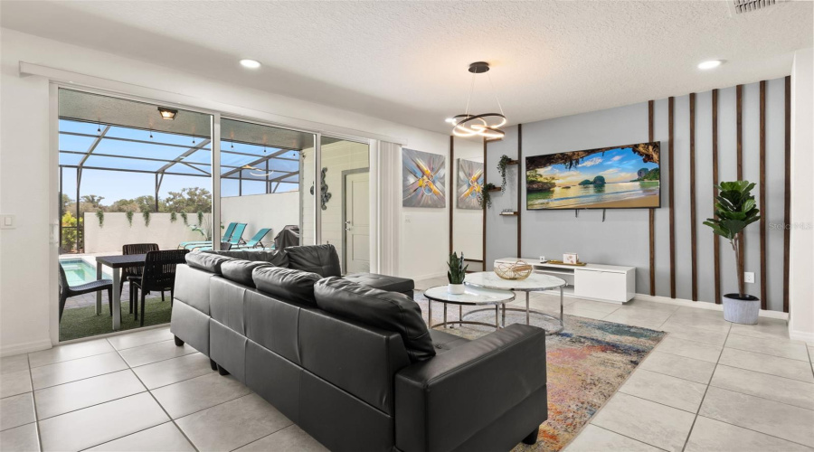 DAVENPORT, Florida 33837, 5 Bedrooms Bedrooms, ,4 BathroomsBathrooms,Residential,For Sale,OAKMOSS,0,MFRS5153752