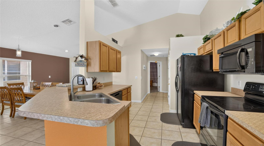 DAVENPORT, Florida 33897, 4 Bedrooms Bedrooms, ,3 BathroomsBathrooms,Residential,For Sale,SARAGOSSA,0,MFRTB8530282
