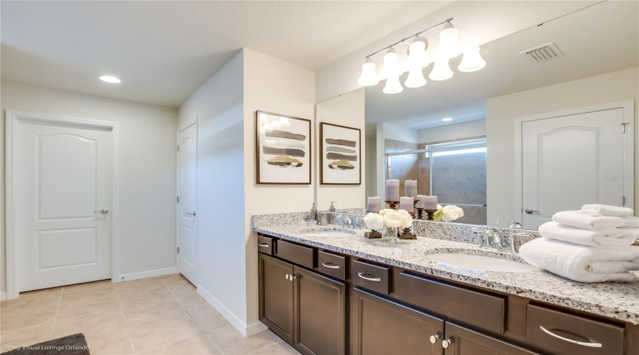KISSIMMEE, Florida 34747, 5 Bedrooms Bedrooms, ,4 BathroomsBathrooms,Residential,For Sale,NICE,0,MFRO6426220