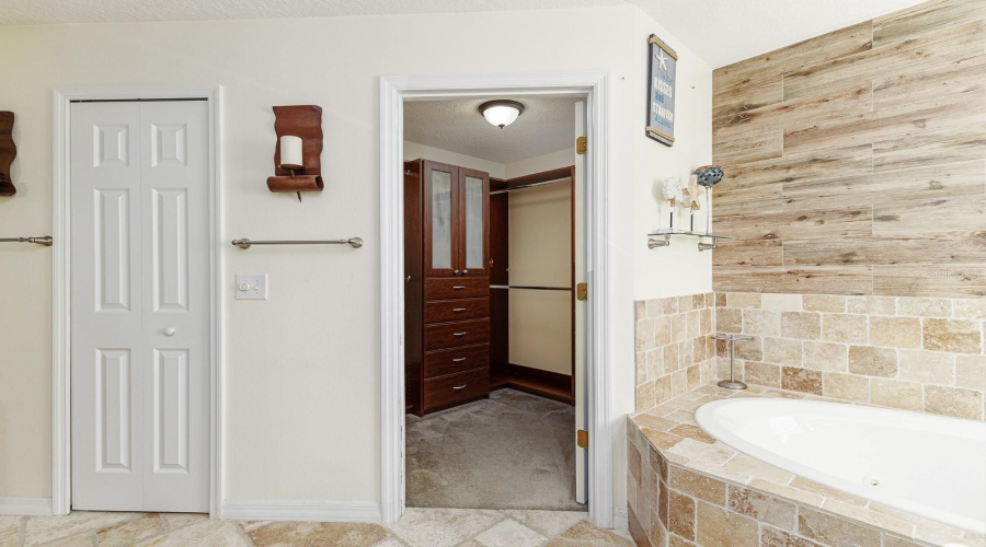 DAVENPORT, Florida 33896, 3 Bedrooms Bedrooms, ,2 BathroomsBathrooms,Residential,For Sale,WAKEVIEW,0,MFRL4963549
