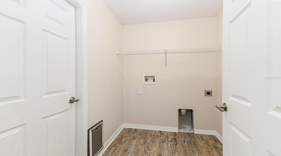 DAVENPORT, Florida 33896, 3 Bedrooms Bedrooms, ,2 BathroomsBathrooms,Residential,For Sale,WAKEVIEW,0,MFRL4963549