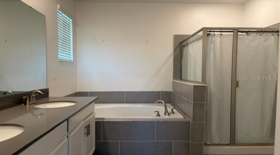 DAVENPORT, Florida 33837, 4 Bedrooms Bedrooms, ,3 BathroomsBathrooms,Residential,For Sale,CAMDEN,0,MFRL4963563