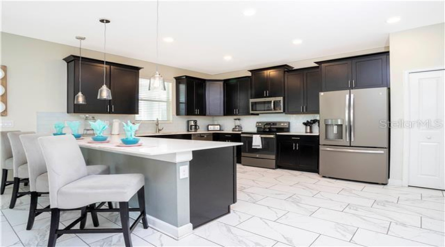 DAVENPORT, Florida 33896, 6 Bedrooms Bedrooms, ,6 BathroomsBathrooms,Residential,For Sale,MAIDSTONE,0,MFRO6426074