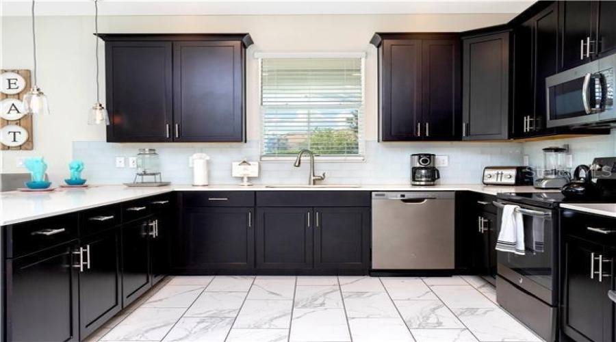 DAVENPORT, Florida 33896, 6 Bedrooms Bedrooms, ,6 BathroomsBathrooms,Residential,For Sale,MAIDSTONE,0,MFRO6426074