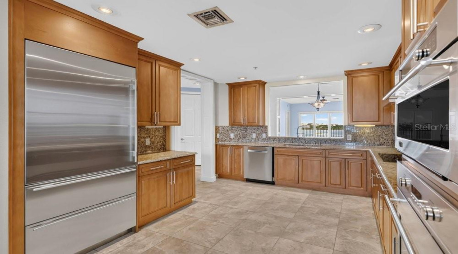 ORLANDO, Florida 32836, 2 Bedrooms Bedrooms, ,2 BathroomsBathrooms,Residential,For Sale,THE ESPLANADE,0,MFRO6410224