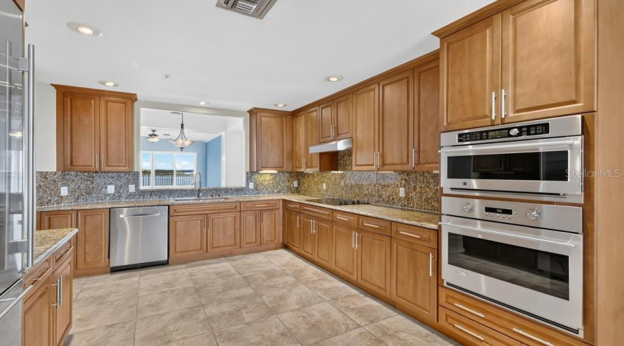 ORLANDO, Florida 32836, 2 Bedrooms Bedrooms, ,2 BathroomsBathrooms,Residential,For Sale,THE ESPLANADE,0,MFRO6410224