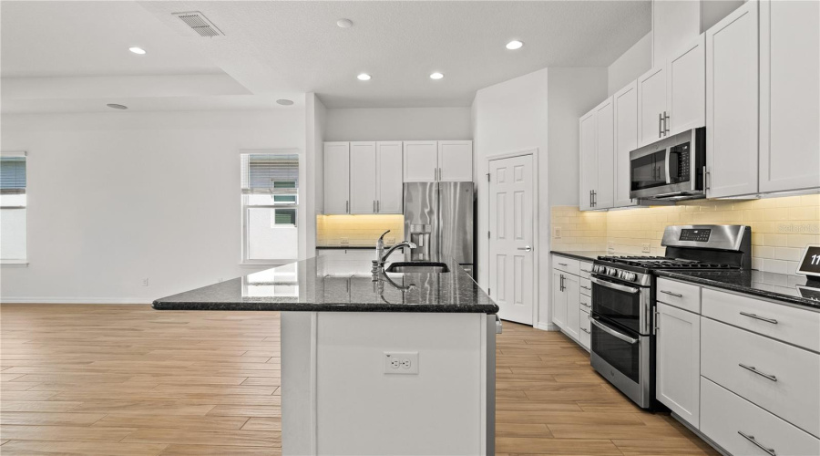 KISSIMMEE, Florida 34747, 4 Bedrooms Bedrooms, ,3 BathroomsBathrooms,Residential,For Sale,HANSON BAY,0,MFRO6426137