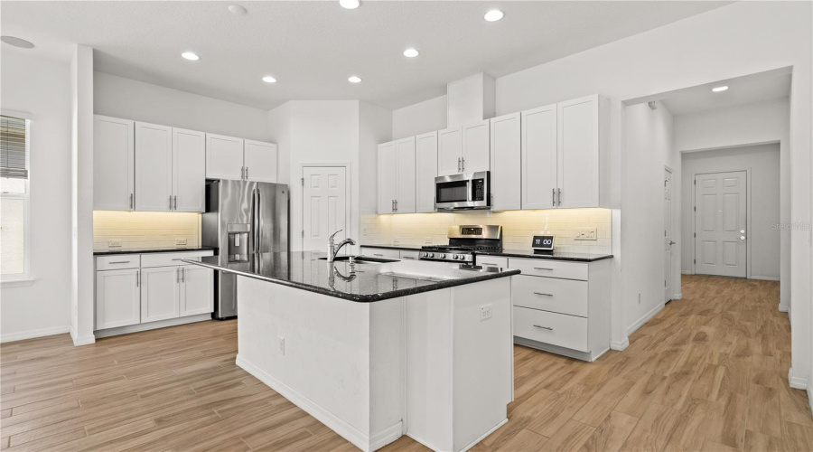 KISSIMMEE, Florida 34747, 4 Bedrooms Bedrooms, ,3 BathroomsBathrooms,Residential,For Sale,HANSON BAY,0,MFRO6426137