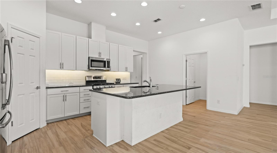 KISSIMMEE, Florida 34747, 4 Bedrooms Bedrooms, ,3 BathroomsBathrooms,Residential,For Sale,HANSON BAY,0,MFRO6426137