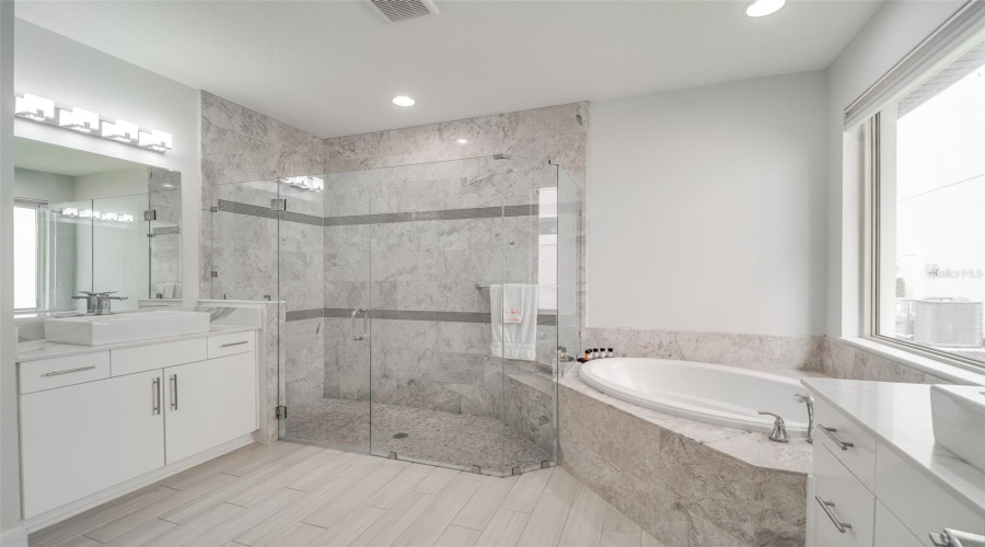 ORLANDO, Florida 32836, 4 Bedrooms Bedrooms, ,2 BathroomsBathrooms,Residential,For Sale,ROYAL CYPRESS,0,MFRO6424546