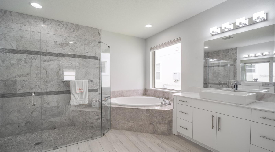 ORLANDO, Florida 32836, 4 Bedrooms Bedrooms, ,2 BathroomsBathrooms,Residential,For Sale,ROYAL CYPRESS,0,MFRO6424546