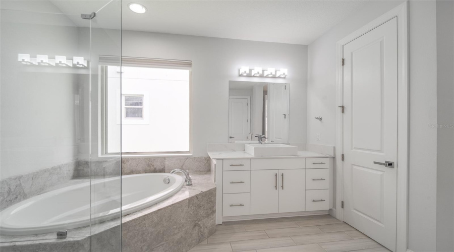 ORLANDO, Florida 32836, 4 Bedrooms Bedrooms, ,2 BathroomsBathrooms,Residential,For Sale,ROYAL CYPRESS,0,MFRO6424546