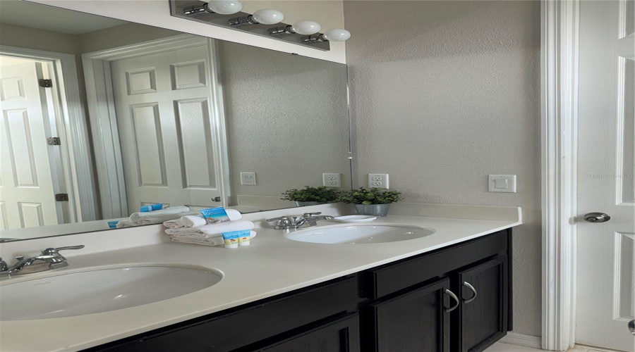KISSIMMEE, Florida 34747, 6 Bedrooms Bedrooms, ,4 BathroomsBathrooms,Residential,For Sale,EGRET MILLS,0,MFRO6421988