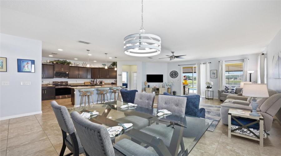 KISSIMMEE, Florida 34746, 4 Bedrooms Bedrooms, ,3 BathroomsBathrooms,Residential,For Sale,BLUE DIAMOND,0,MFRO6426336