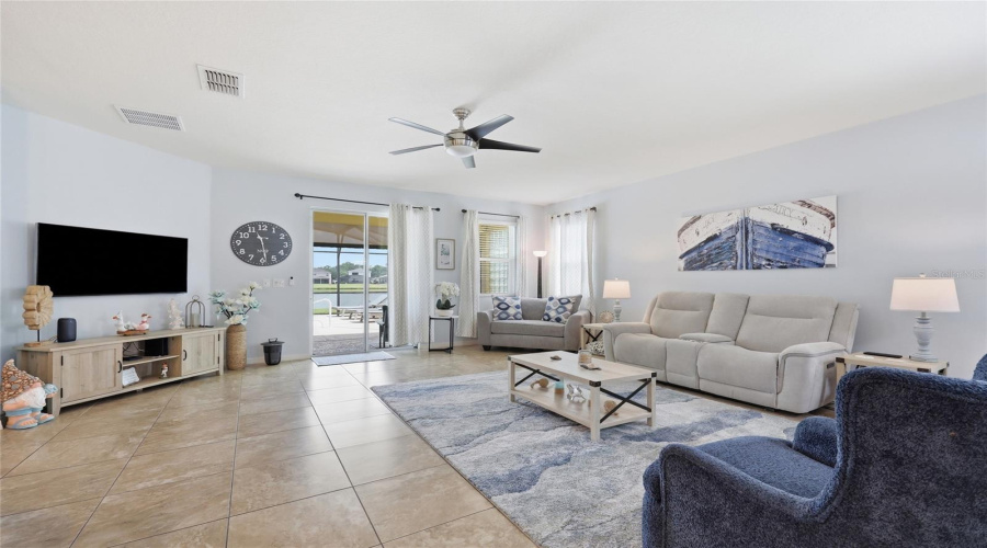 KISSIMMEE, Florida 34746, 4 Bedrooms Bedrooms, ,3 BathroomsBathrooms,Residential,For Sale,BLUE DIAMOND,0,MFRO6426336