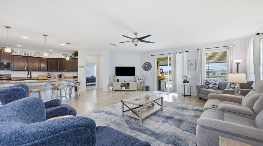 KISSIMMEE, Florida 34746, 4 Bedrooms Bedrooms, ,3 BathroomsBathrooms,Residential,For Sale,BLUE DIAMOND,0,MFRO6426336
