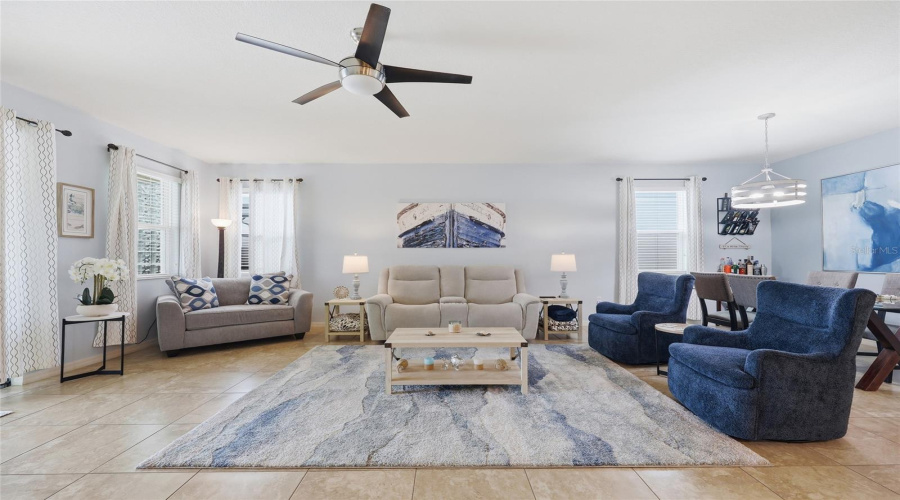 KISSIMMEE, Florida 34746, 4 Bedrooms Bedrooms, ,3 BathroomsBathrooms,Residential,For Sale,BLUE DIAMOND,0,MFRO6426336