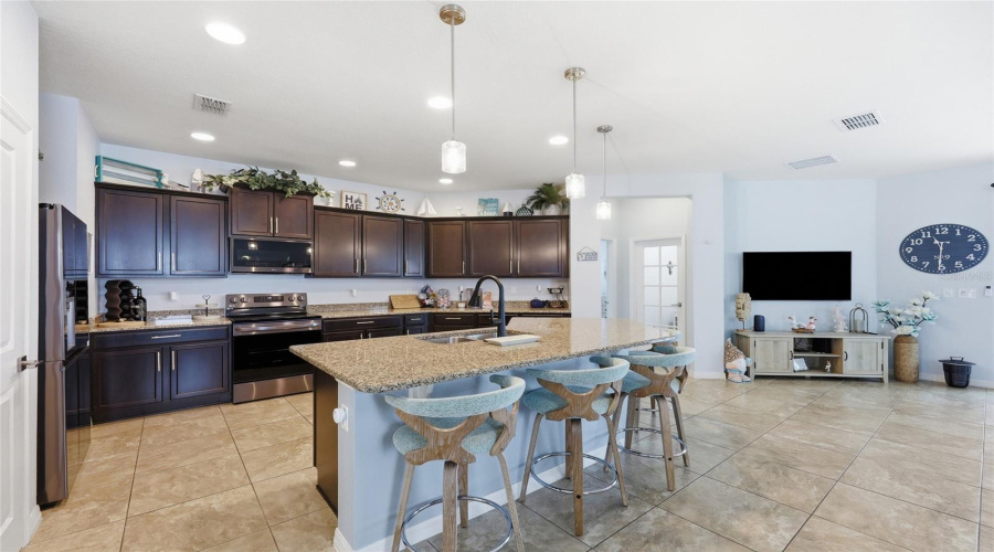 KISSIMMEE, Florida 34746, 4 Bedrooms Bedrooms, ,3 BathroomsBathrooms,Residential,For Sale,BLUE DIAMOND,0,MFRO6426336