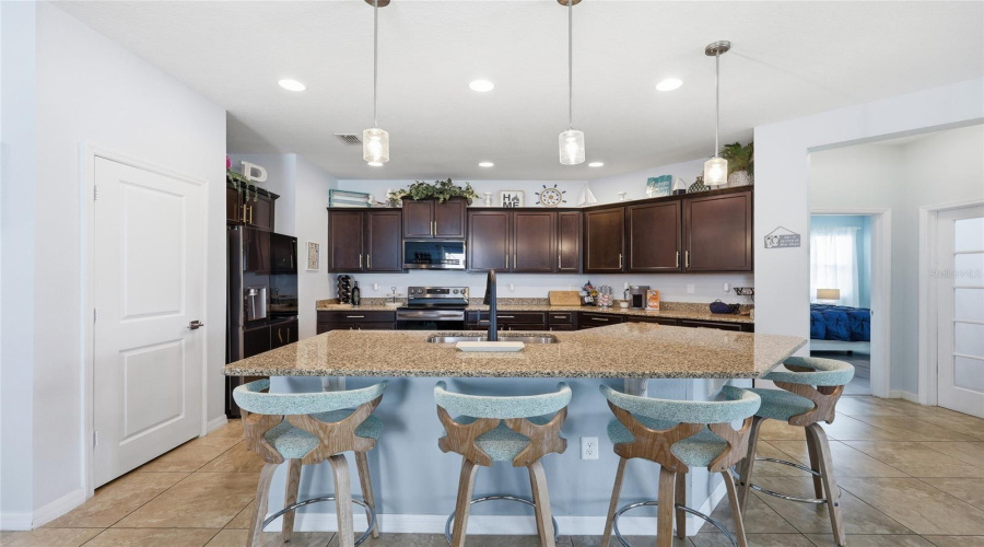 KISSIMMEE, Florida 34746, 4 Bedrooms Bedrooms, ,3 BathroomsBathrooms,Residential,For Sale,BLUE DIAMOND,0,MFRO6426336